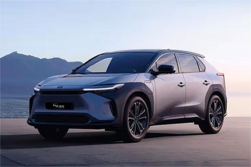 Toyota bZ4X Mobil Listrik Masa Depan dengan Desain Futuristik dan Performa Andal