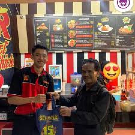 Rocket Chicken Bangun Komunitas Pelanggan Loyal Lewat Program Edukasi dan Kegiatan Sosial