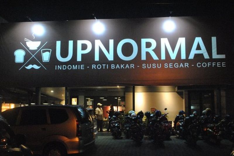 Warunk Upnormal, Tempat Nongkrong Favorit Anak Muda dengan Menu Kekinian Harga Terjangkau