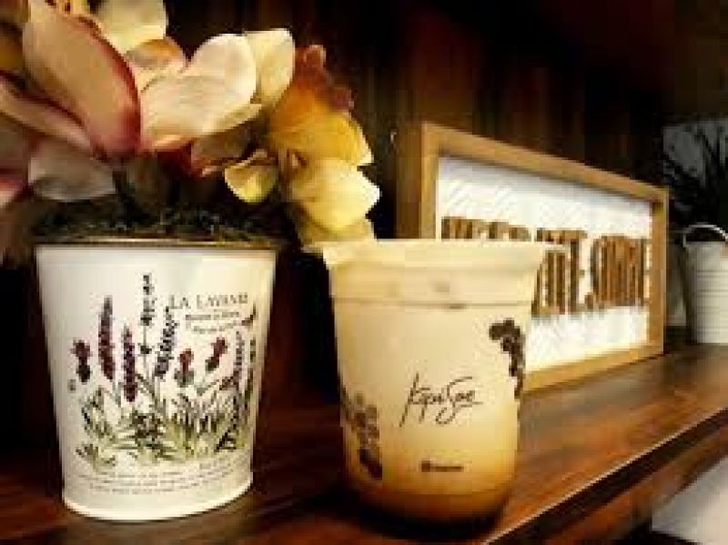 Kopi Soe Bangun Branding Kuat Lewat Identitas Visual Minimalis dan Pesan Emosional yang Mengena