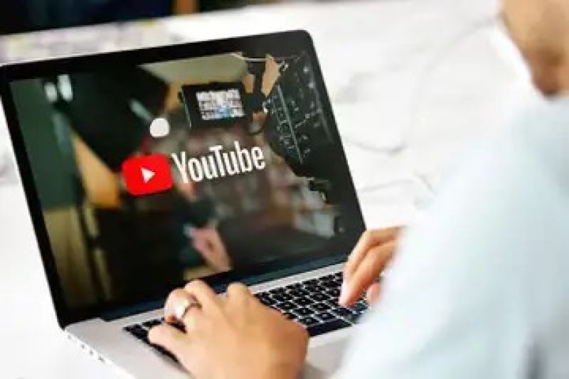 Komentar dari Akun Asli YouTube, Natural dan Relevan