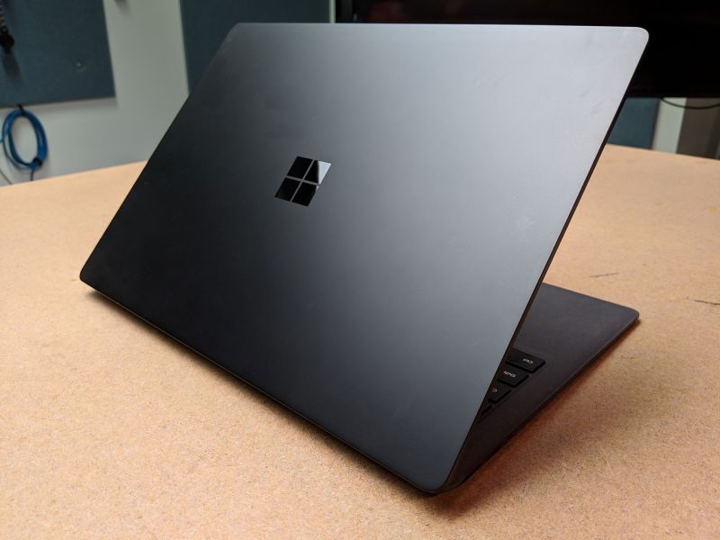 Microsoft – Surface Laptop: Kolaborasi Gaya, Touchscreen, dan Performa Windows di Ujung Jari