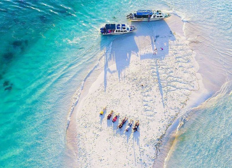 Ke Pulau Derawan Yuk! Tournesia Tawarkan Paket Eksplorasi Laut Kalimantan yang Jarang Dijamah